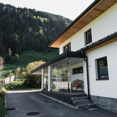 Lisi Apartment